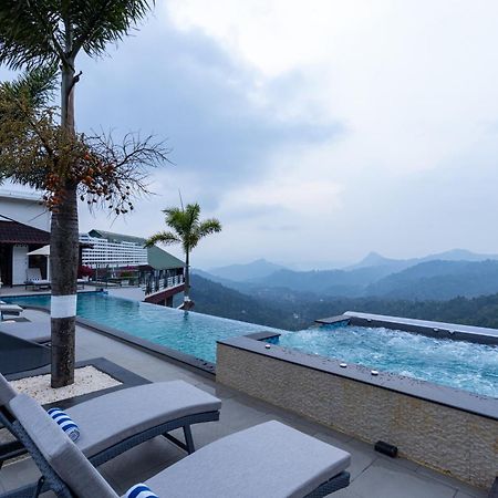 Hotel The Panoramic Getaway Munnar Exteriér fotografie The swimming pool at the resort