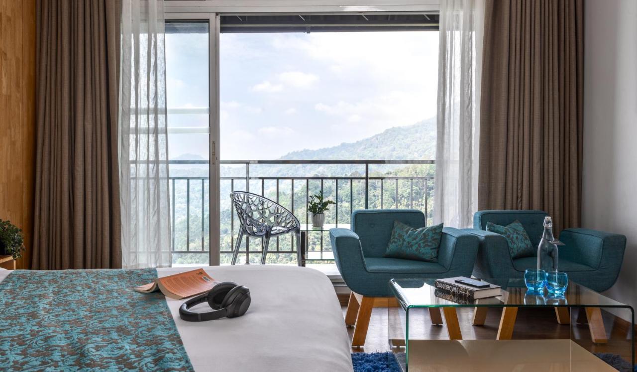 Hotel The Panoramic Getaway Munnar Exteriér fotografie A room at the hotel