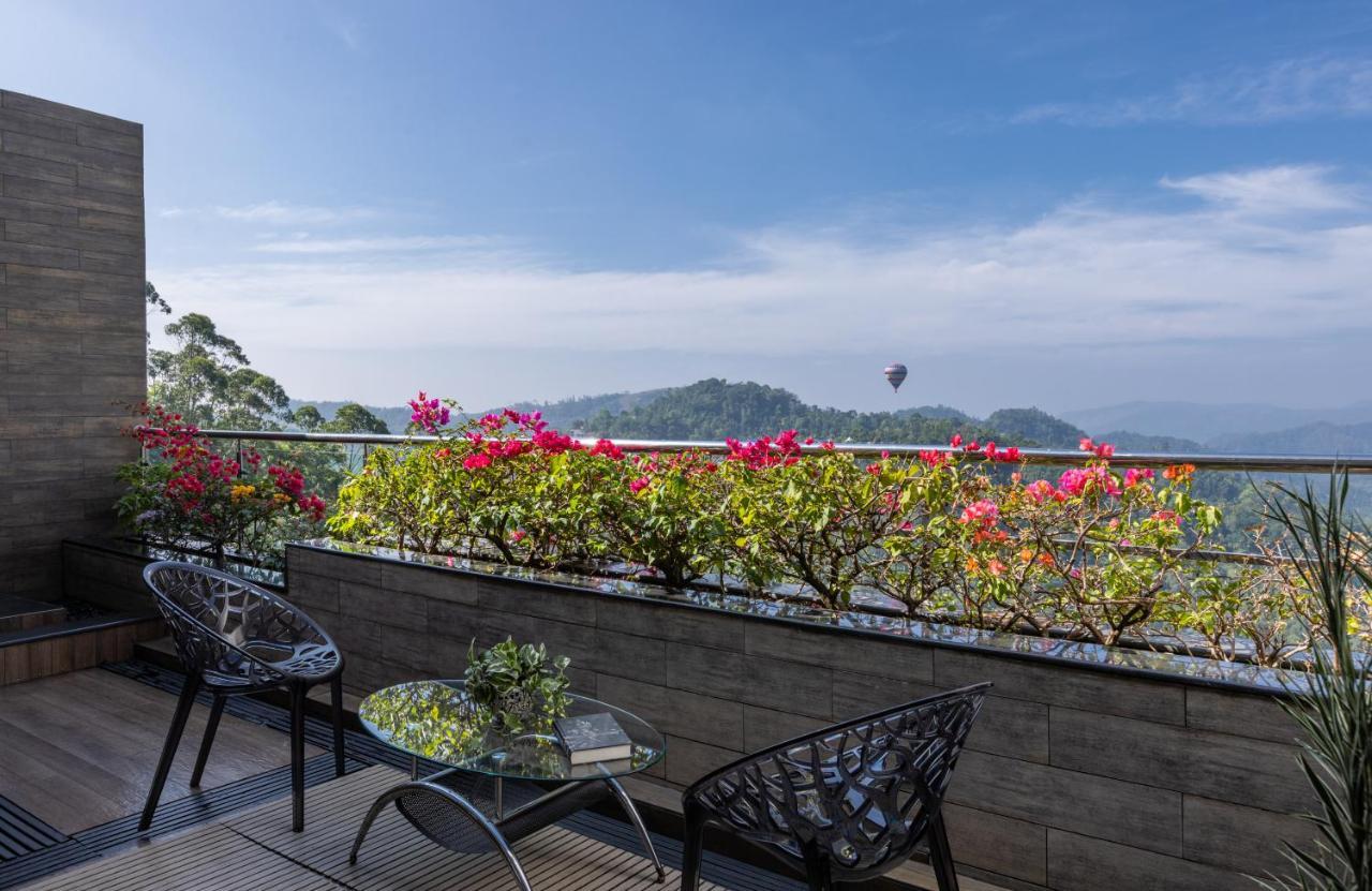 Hotel The Panoramic Getaway Munnar Exteriér fotografie View from the hotel