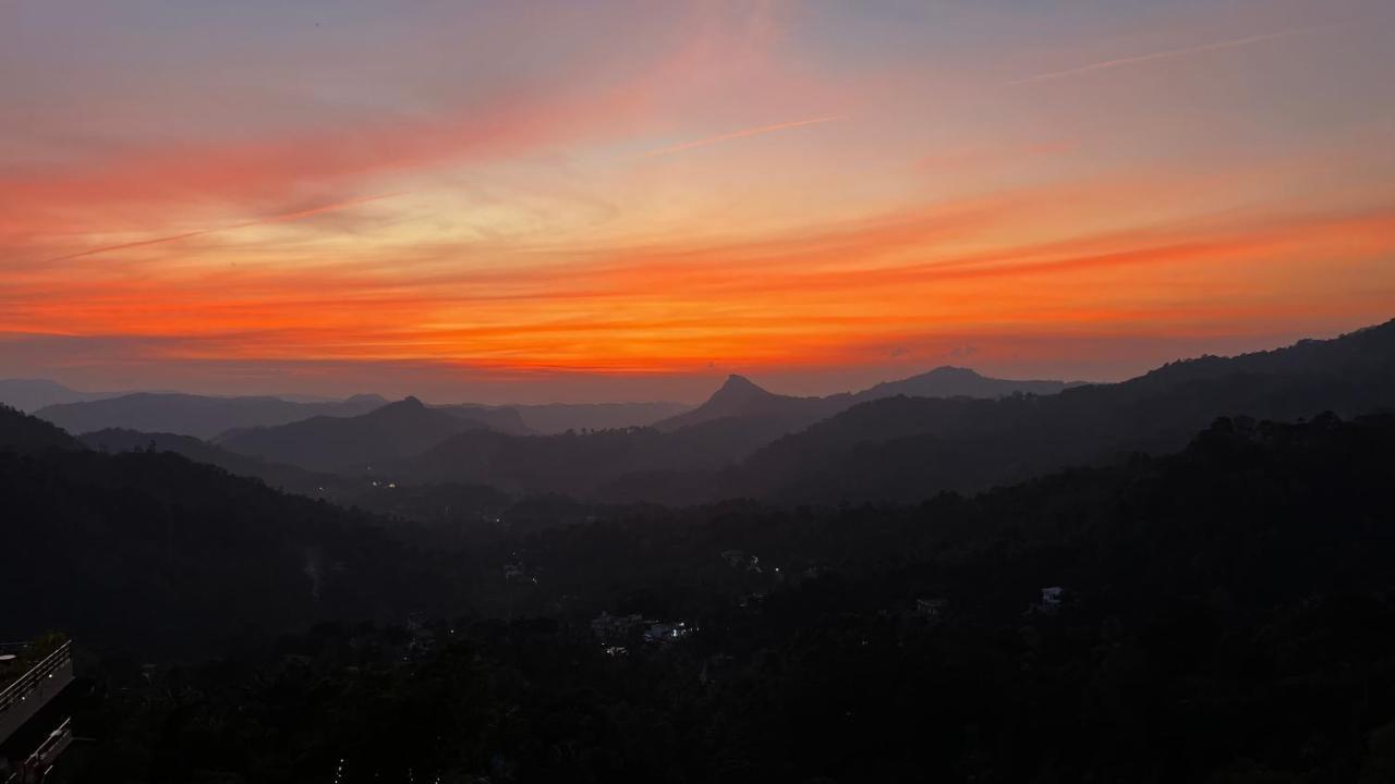 Hotel The Panoramic Getaway Munnar Exteriér fotografie Sunset over the Santa Monica Mountains